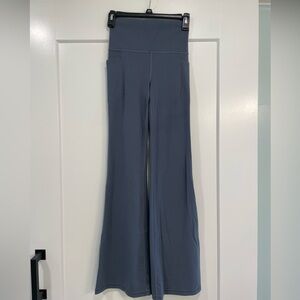 Like New Athleta Salutation Stash Flared Pant women’s size x-small